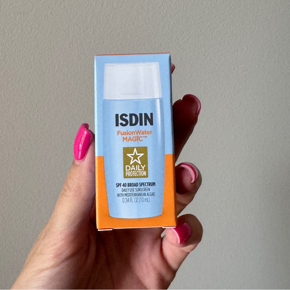 $4 add on / ISDIN Fusion Water Magic SPF 40 board spectrum 10 ml